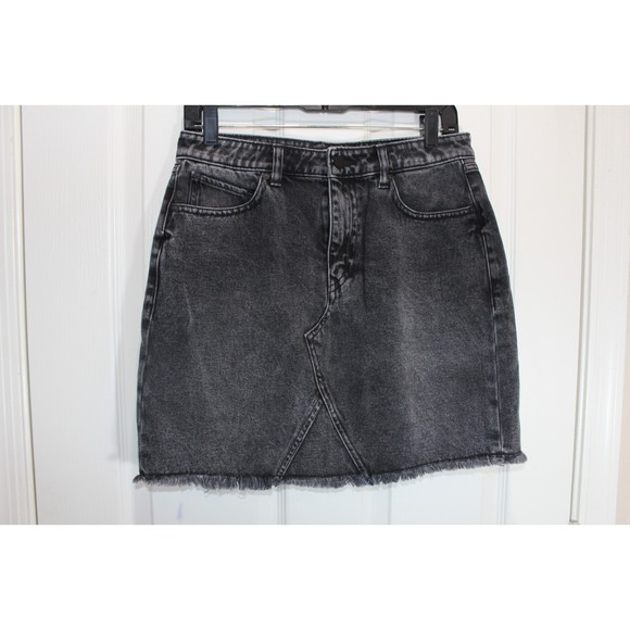 Volcom Women’s Black High-Rise Raw-Hem Stoned Denim Mini Jean Skirt Size M - Picture 3 of 6